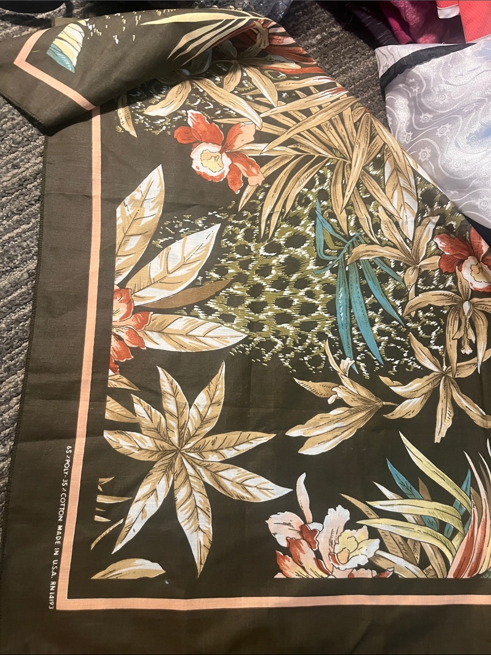 Vintage 1970s Les Foulards d’Henritta bandana scarf in excellent condition S201